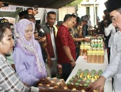 Gubernur Borong Sembako di Pasar Murah, Untuk Bagikan ke Masyarakat
