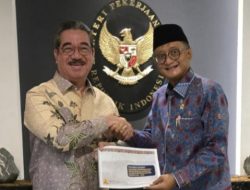 Gubernur Maluku Serahkan Usulan Program Pembangunan Infrastruktur Jalan Dan Jembatan Kepada Menteri PU